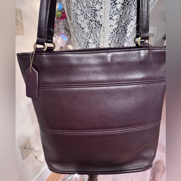 COACH purse! Vintage brown coach purse used in great condition. - Picture 2 of 11
